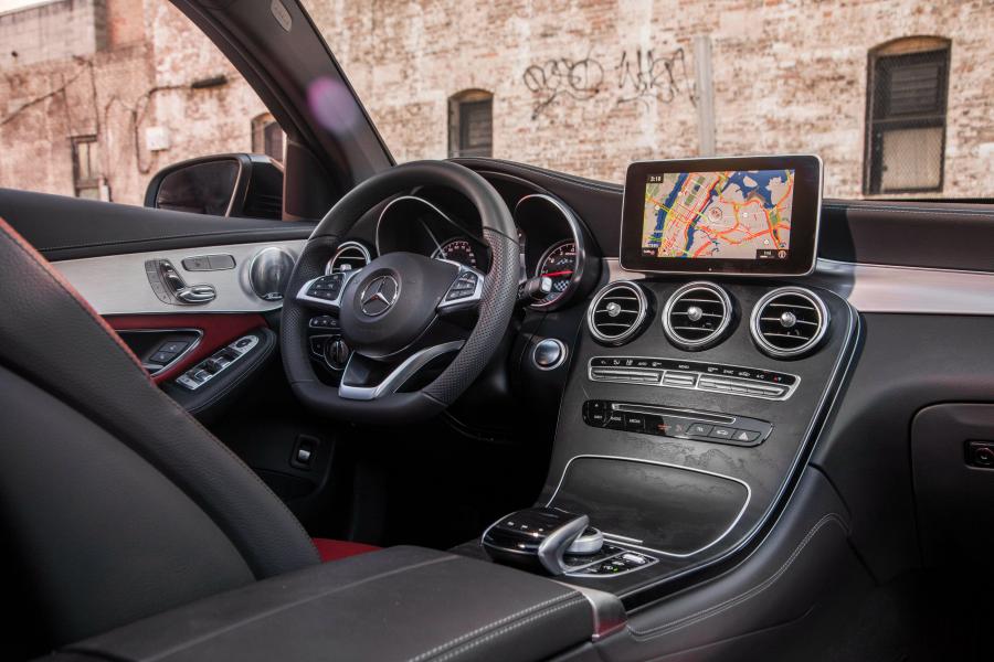 Интерьер Mercedes-AMG GLC43 4Matic Coupe (C253) 2016 года  (NA) (фото 25 из 32)